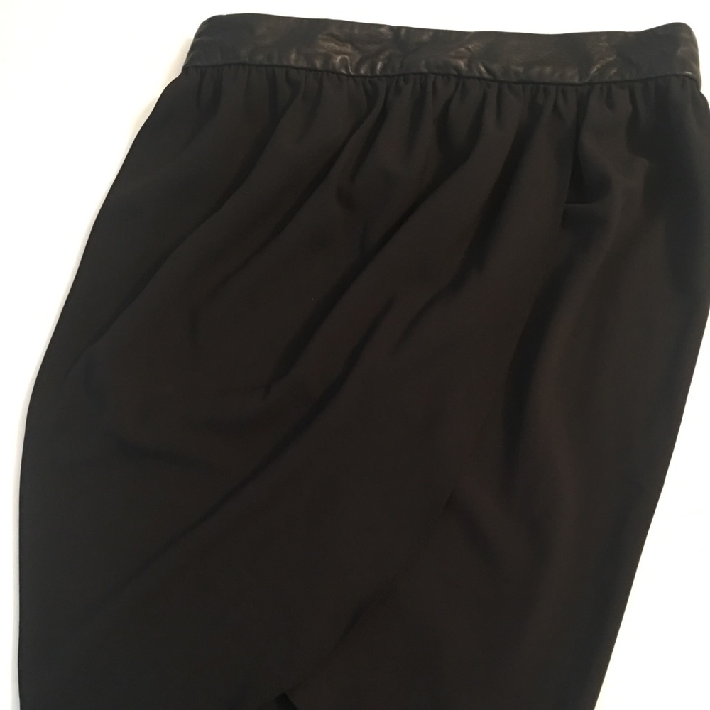 Alice + Olivia black crepe/leather skirt Sz4